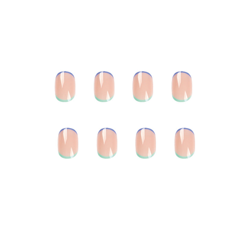 Kunstvolle Nagelkunst mit kreativen French-Tips Karnz