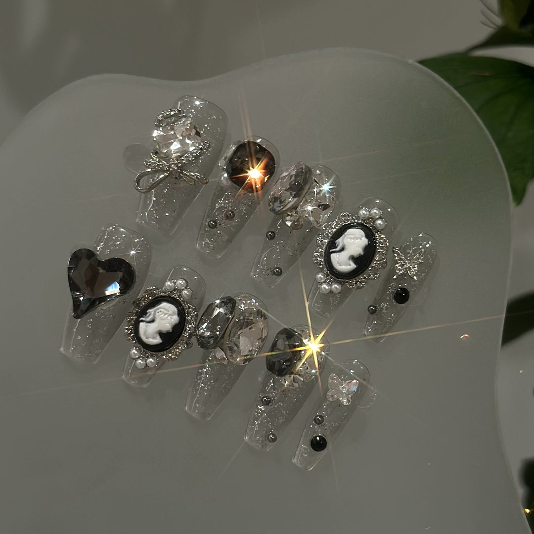 Elegantly verziertes dekoratives Press-On Nagelset
