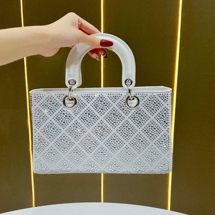 Elegante Handtasche mit Strassverzierung