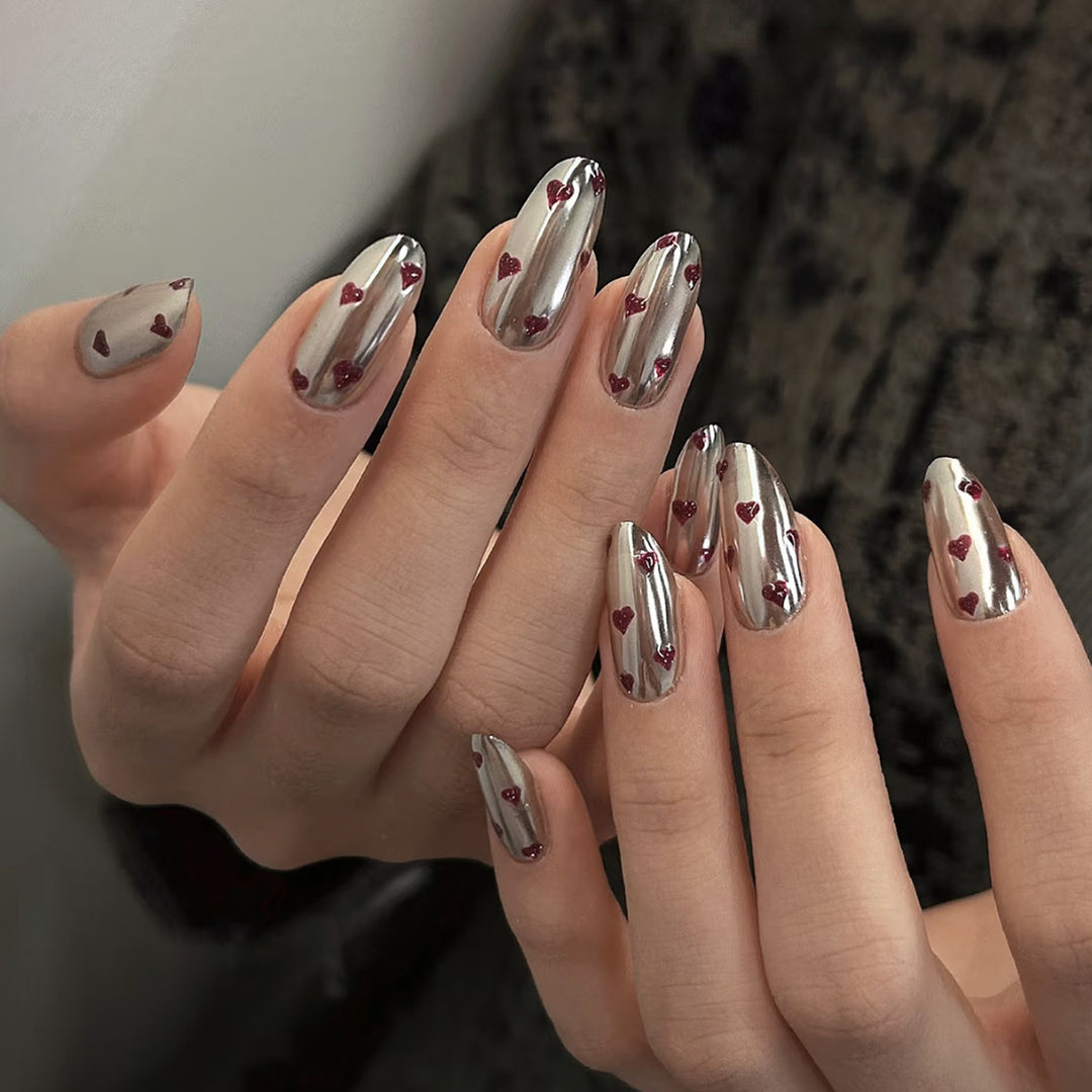 Kunstnagelset mit herzförmigem Design Karnz