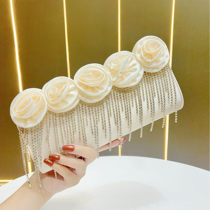 Blumenverzierte Abend-Clutch