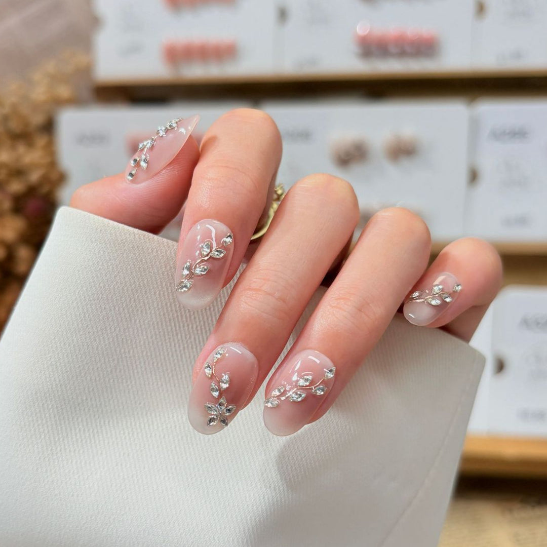 Elegante mit Strass verzierte Press-On Nail Set Karnz