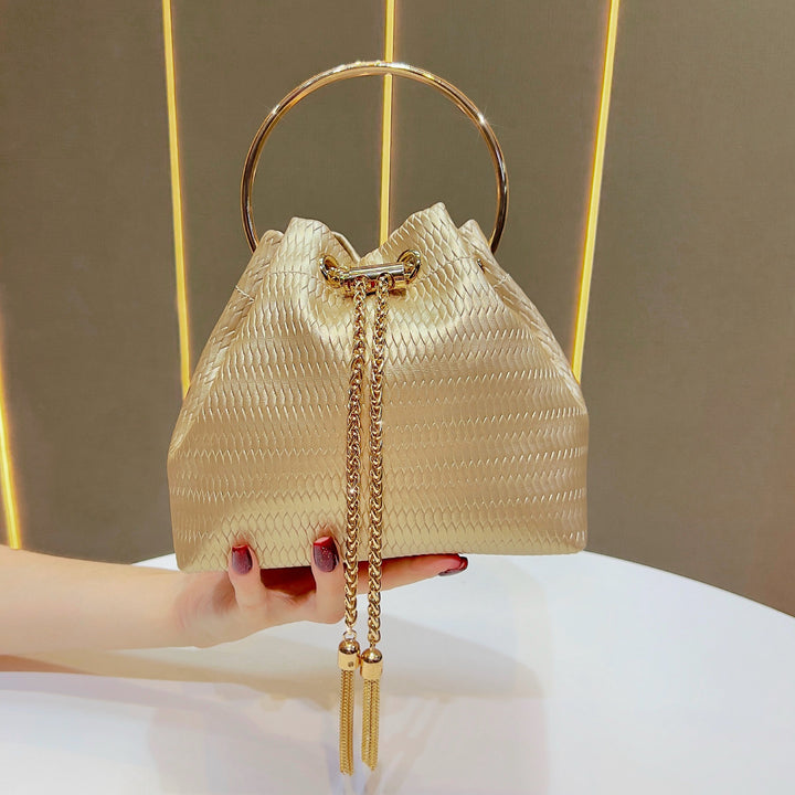 Dekorative Abendtasche mit Ringgriffen