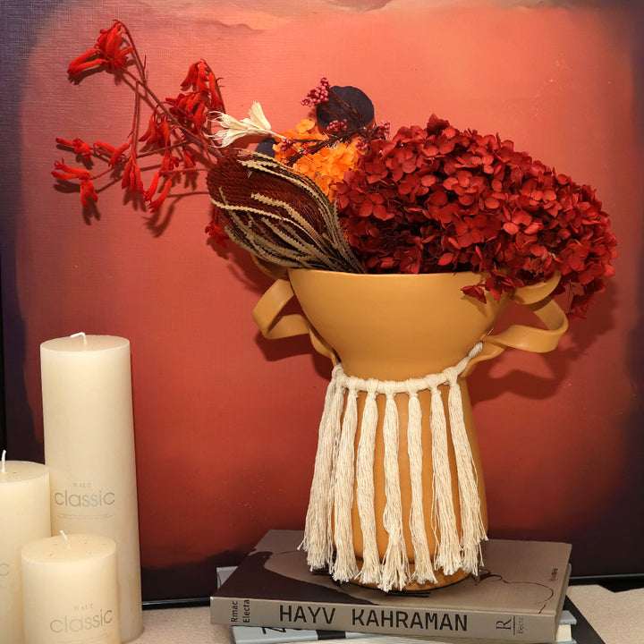 Dekorative handgefertigte Vase mit textiler Kante