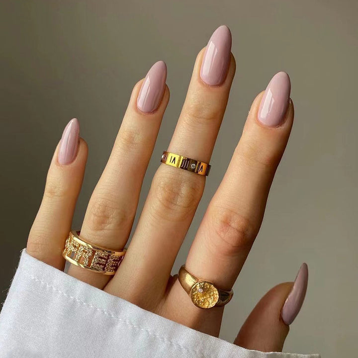 Elegante Acryl-Nägel mit Hochglanz-Finish Karnz