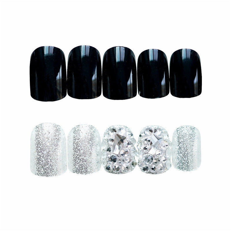 Elegante Press-On Nagelkunst mit Edelsteinakzenten