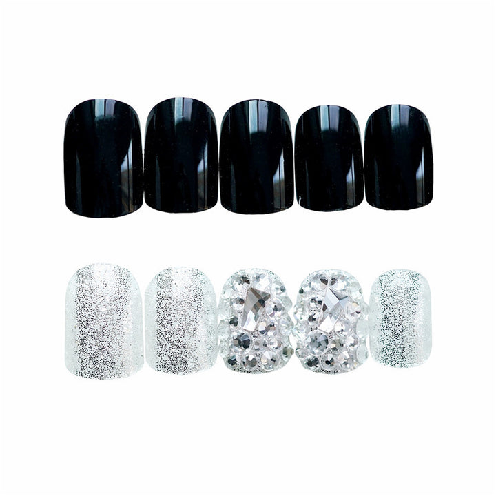 Elegante Press-On Nagelkunst mit Edelsteinakzenten