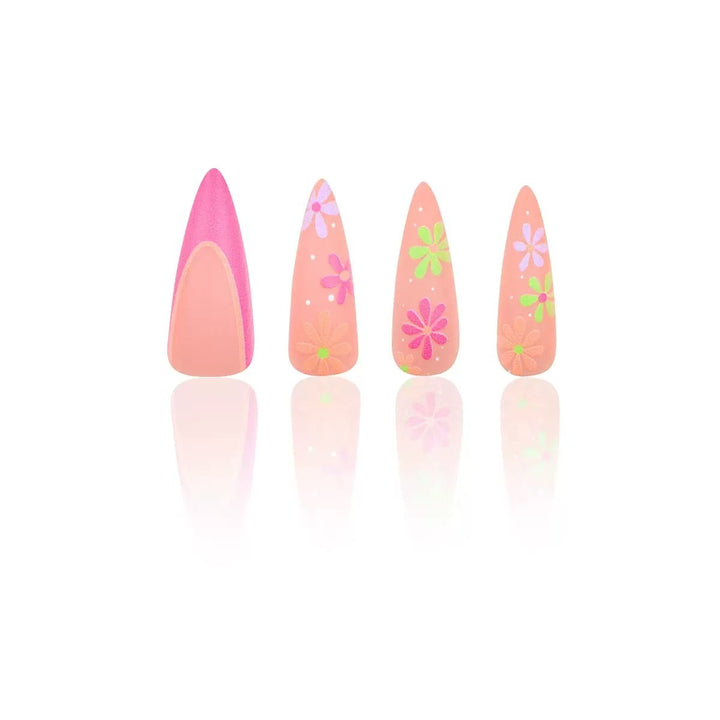 Kunstnagelset mit verspieltem Blumendesign und elegantem Hochglanz-Finish Karnz
