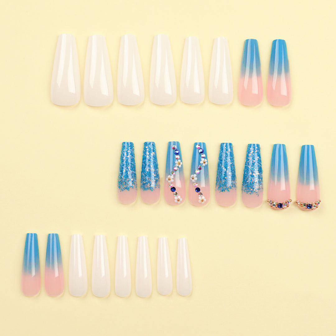 Kunstvolle Nagelverlängerungen mit floralem Ombre-Design Karnz