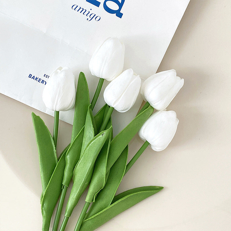 Lebensechte Tulpenblumenarrangement