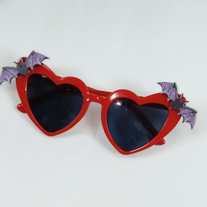 Herzförmige Sonnenbrille mit Fledermausakzenten Karnz