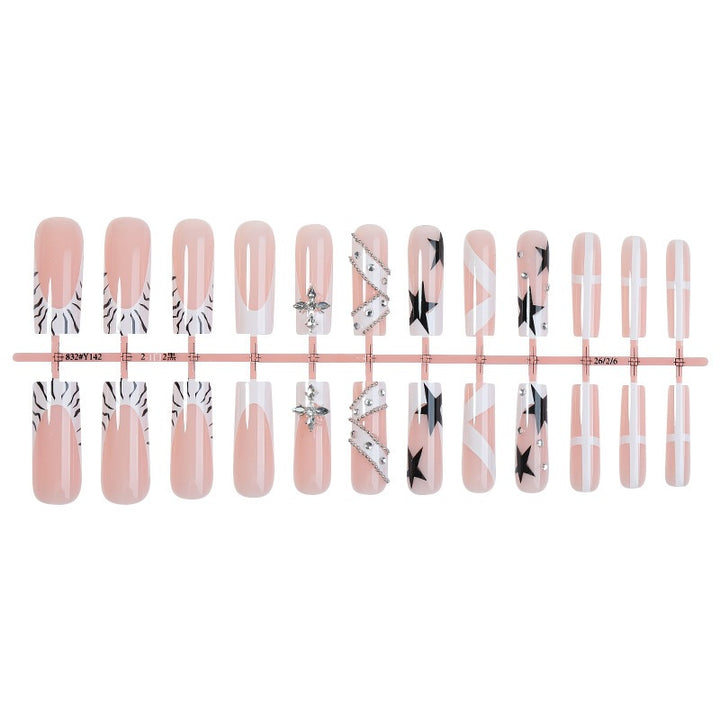 Kunstnagelset mit floralen und modernen Designs Karnz