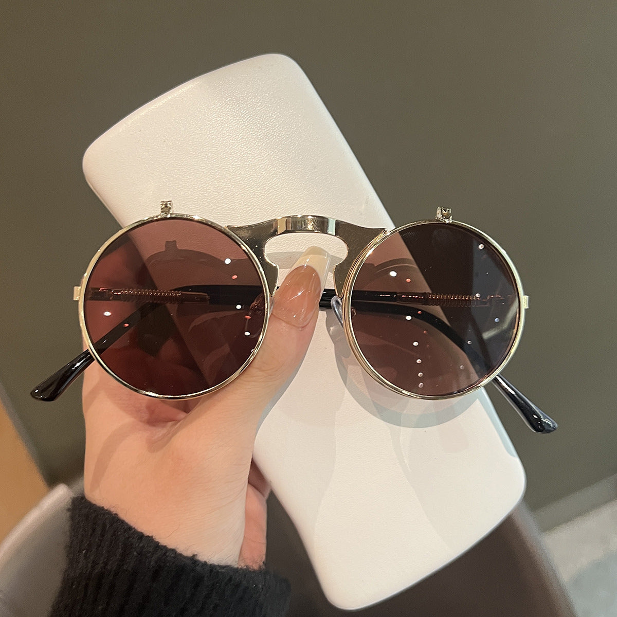 Damen Runde Designer-Sonnenbrille mit innovativem Rahmen Karnz