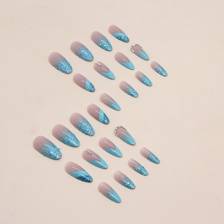 Stylische Glitzer Ombre Nagelspitzen Karnz