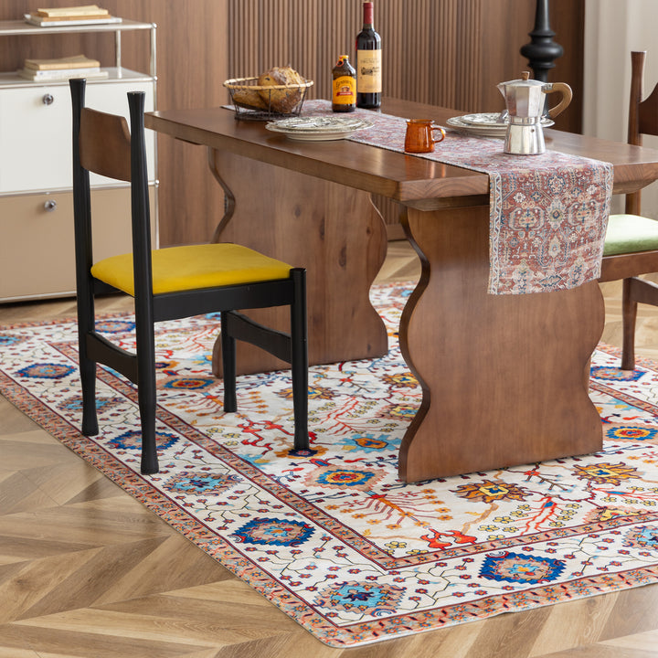 Wohnzimmer-Teppich im orientalisch-suzani Stil mit feiner Bordüre Karnz