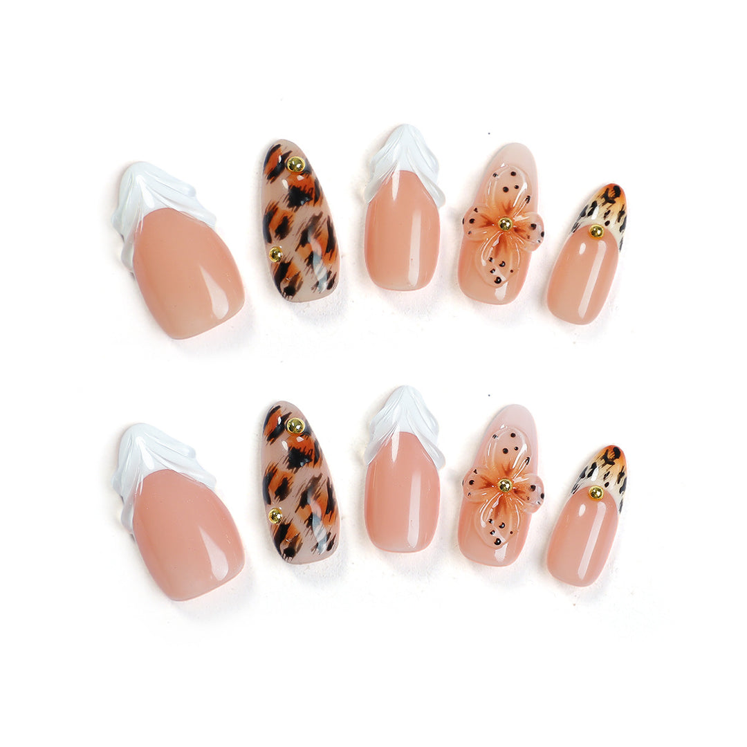 Kunstnagelset mit floralen und Leopardenmotiven Karnz