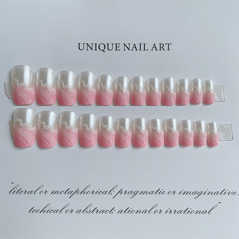 Elegantes Press-On Nagelkunst-Set mit kompliziertem Design