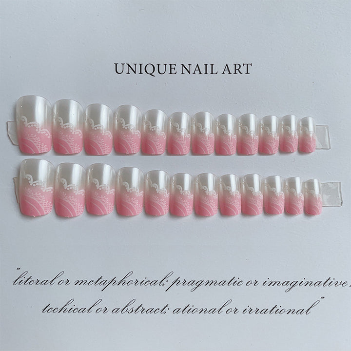 Elegantes Press-On Nagelkunst-Set mit kompliziertem Design