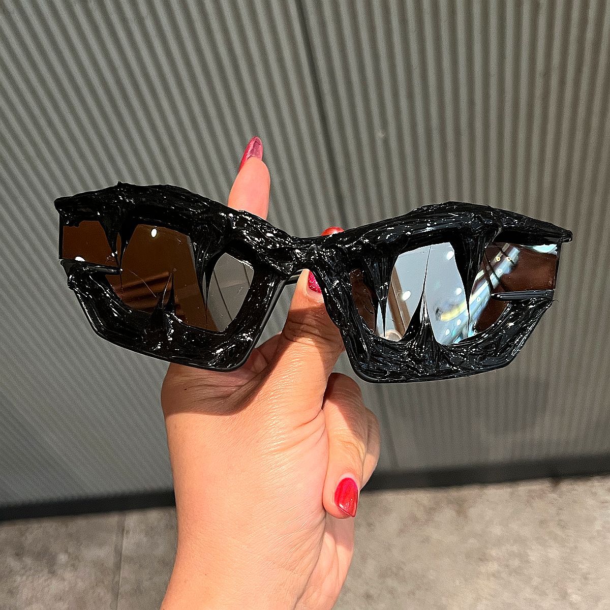 Damen Futuristische Sportsonnenbrille mit außergewöhnlichem Einhorn-Design Karnz