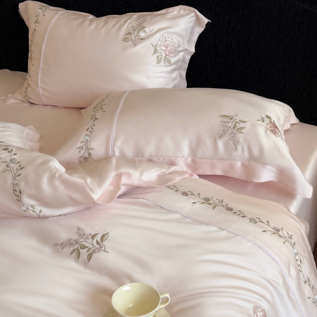 Seiden-ähnliches floral gesticktes Satin Bettbezug Ensemble mit dekorativem Flansch und Rückenkissen