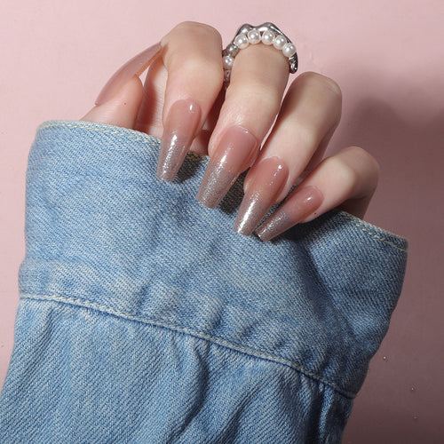 Glamouröse Glitzer-Gradient-Stilettnägel Karnz