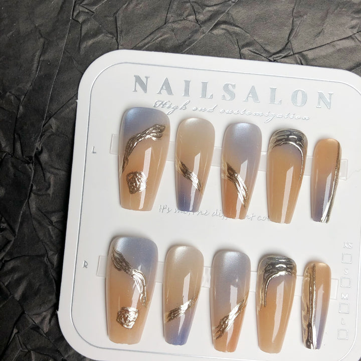 Elegantes Press-On-Nagel-Set mit goldenen Akzenten
