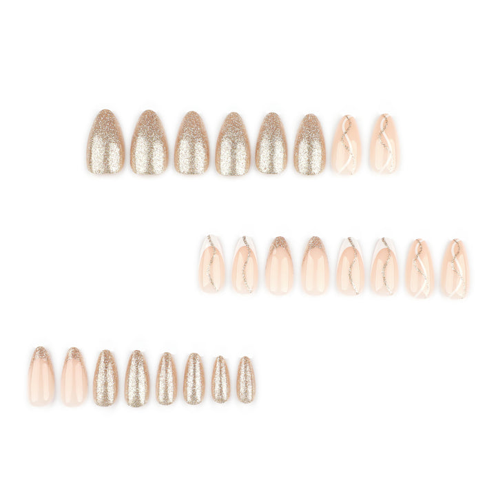 Kunstvolle Nagelkunst mit elegantem Gold-Design Karnz