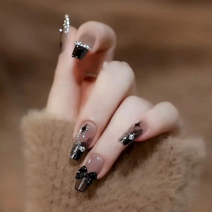 Elegante Herz-Design Kunstfingernägel Karnz