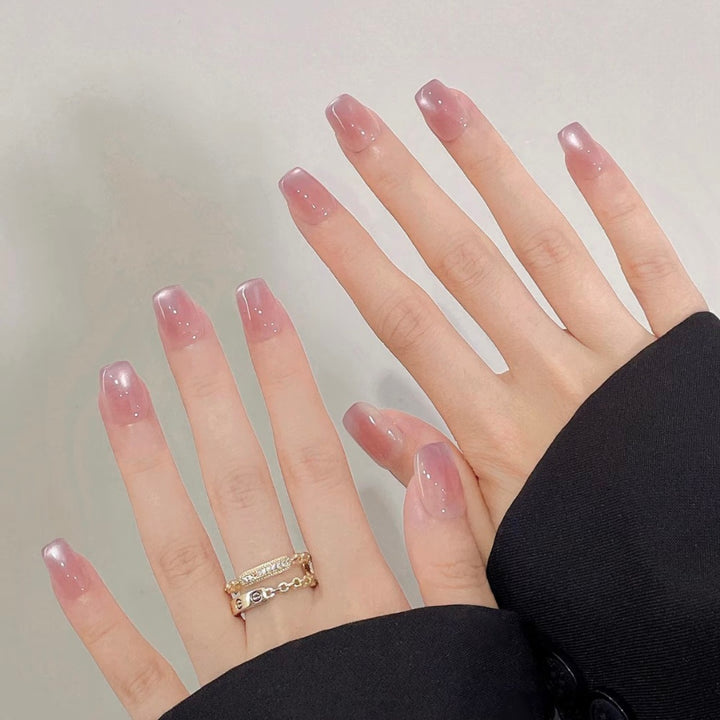 Kunstnägel mit Elegantem Ombre-Effekt Karnz