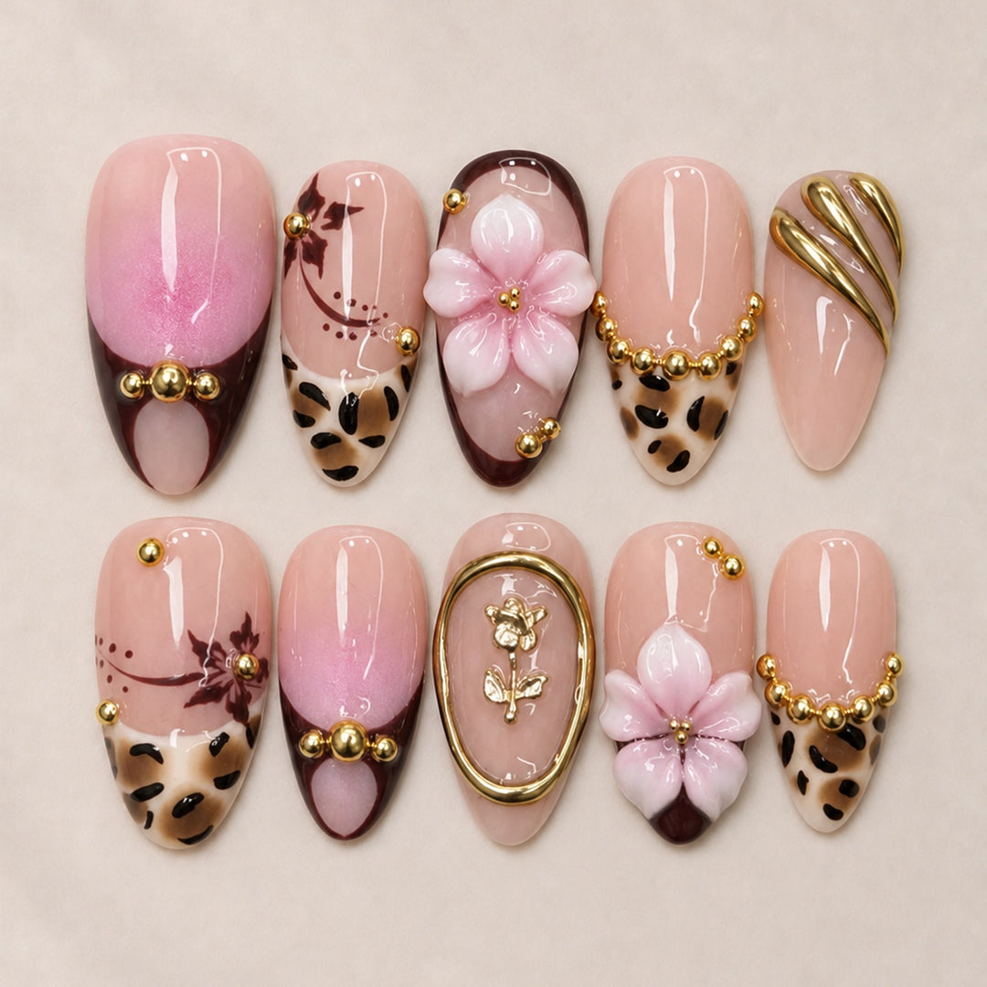 Kunstnagelset mit luxuriösen Akzenten Karnz