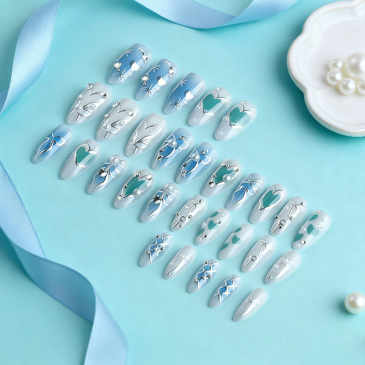 Künstlerisches, mit Kristallen verziertes Nail Art Set Karnz