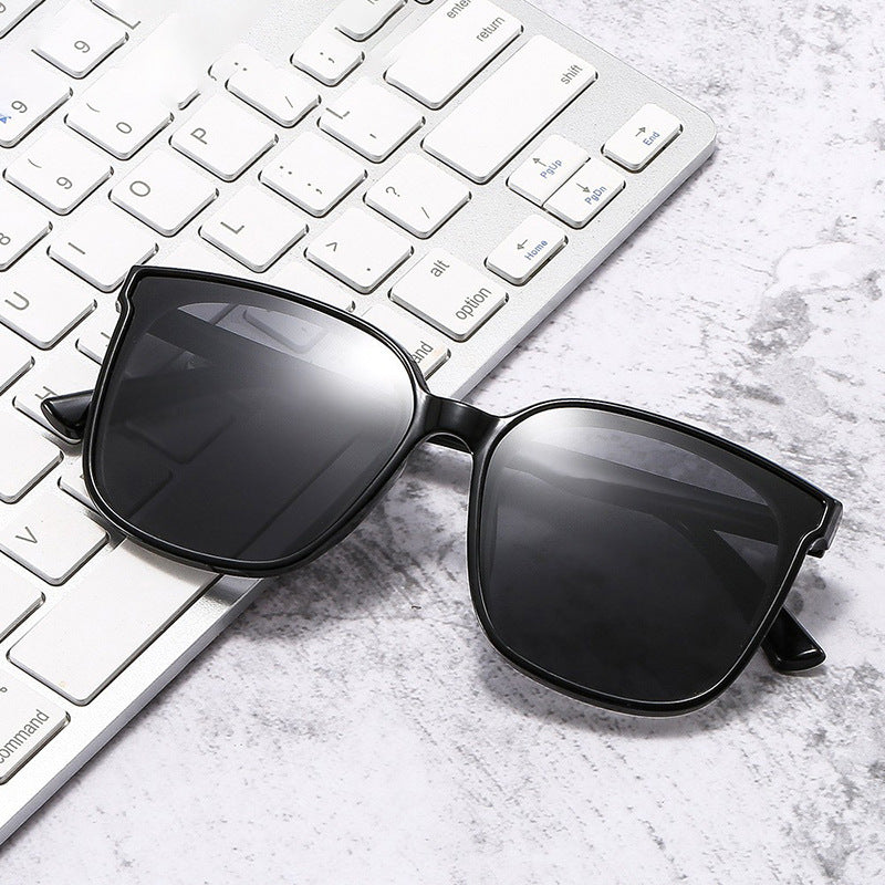 Damen moderne Quadratische Sonnenbrille mit UV-Schutz und schmalen Bügeln Karnz