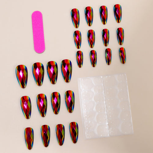 Stiletto-Nagelkunstverlängerungen mit geometrischem Prismadesign Karnz