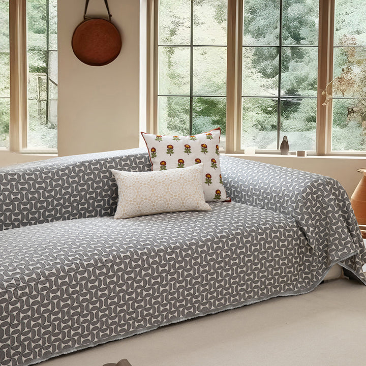 Waschbarer Sofa‑Überwurf mit geometrischem Jacquardmuster und rutschfester Unterseite