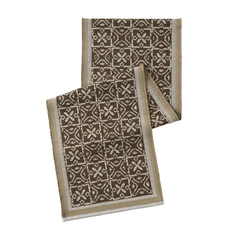 Dekorativer Tischläufer mit gewebtem Ornament-Jacquard und fein gesäumten Kanten Karnz