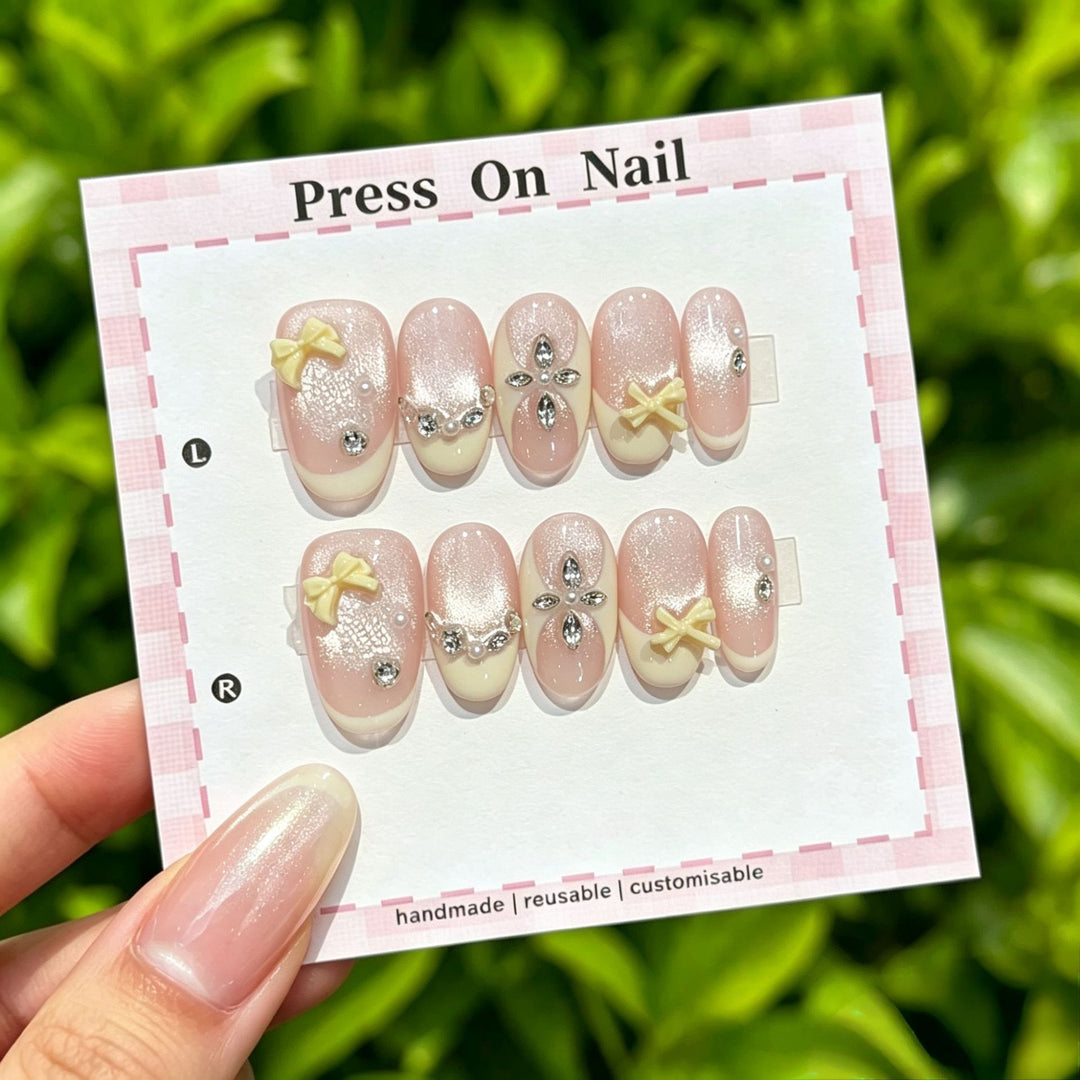 Glamourös Press-On Nagelkunst Set mit dekorativen Strasssteinen