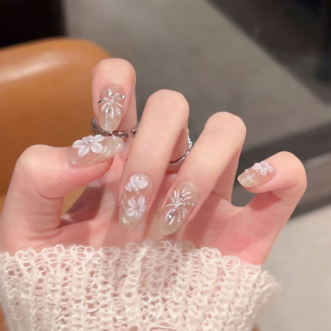 Dekoratives Floral Press-On Nagelkunst-Set Karnz