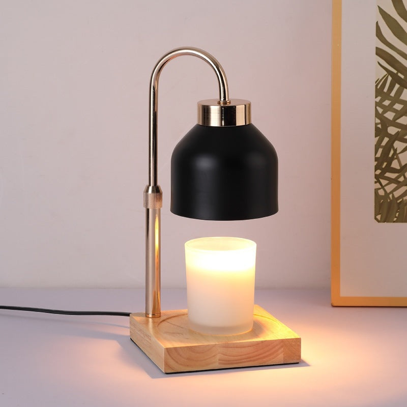Moderne minimalistische Tischlampe mit integriertem Kerzenhalter