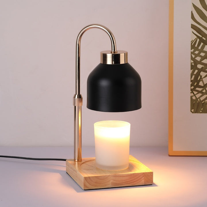 Moderne minimalistische Tischlampe mit integriertem Kerzenhalter