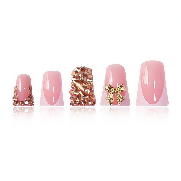 Dekorative kristallverzierte Nagelkunst Karnz