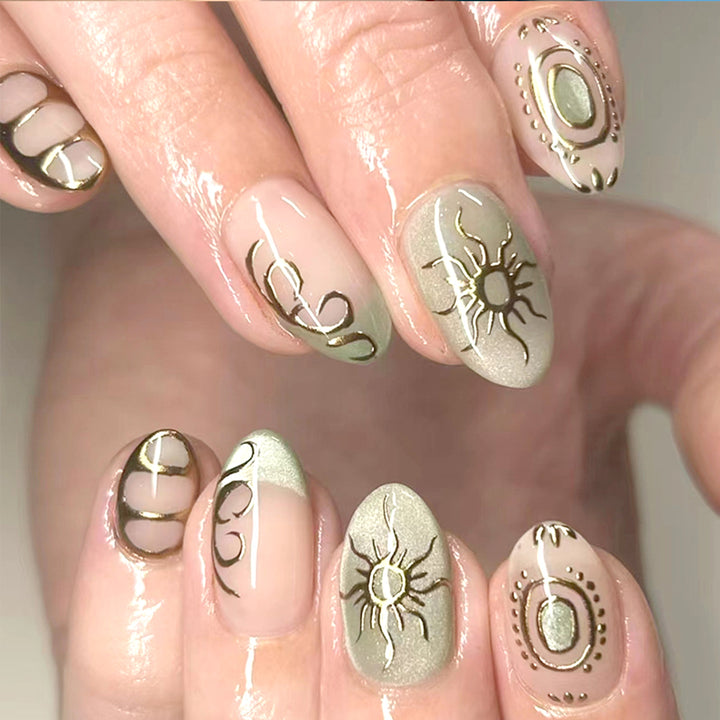 Künstlerische, sonnengeschmückte Press-On-Nageltips Karnz