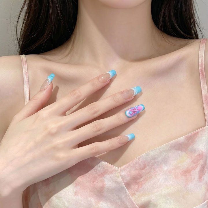 Floral-Accent Press-On Nail Set Karnz