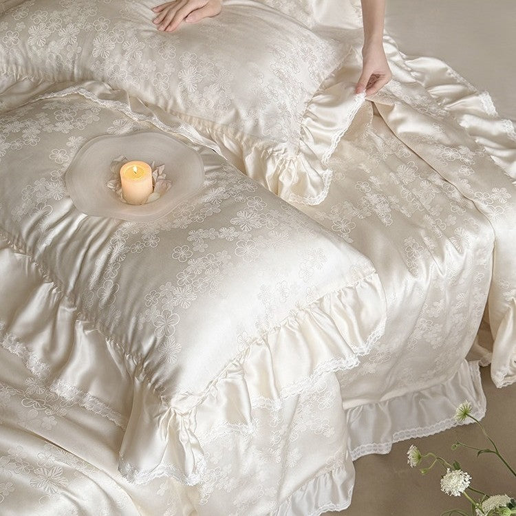 Luxuriöse Satin-Bettwäsche-Garnitur mit floraler Jacquardstruktur, Volant und seidigem Finish