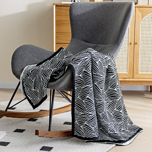Dekorativer Strickwurfdecke