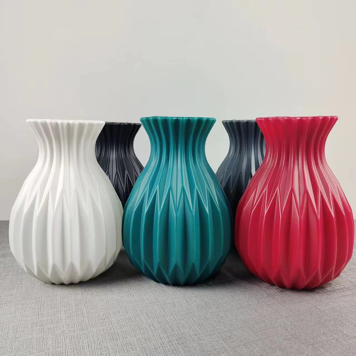 Moderne dekorative strukturierte Vase Karnz