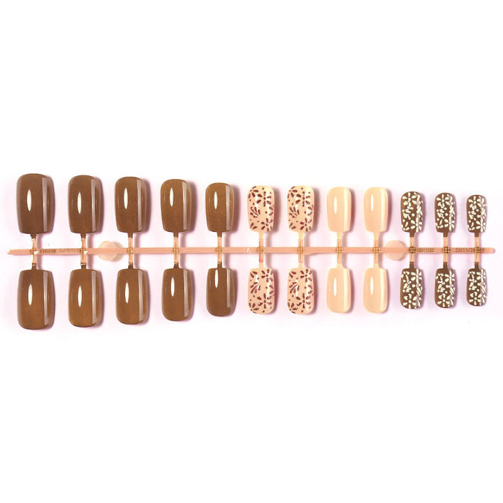 Kunstnagelset mit modernen Designs Karnz