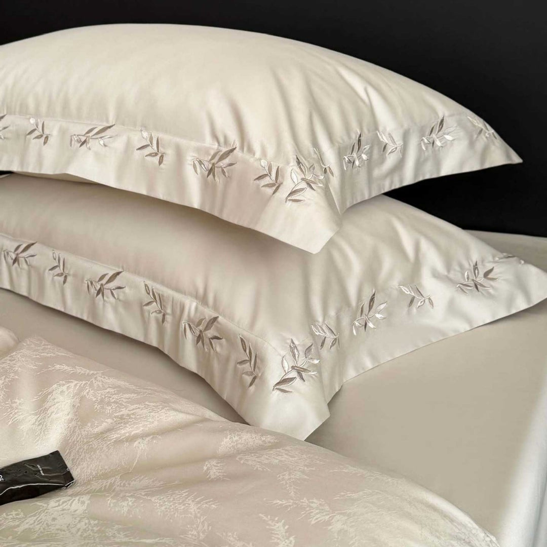 Luxuriöses Jacquard Bettbezug Set mit seidigen Satin Kissenbezügen