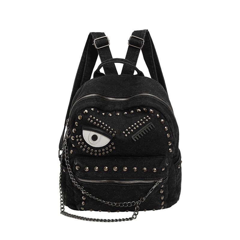 Stylischer Denim-Rucksack mit dekorativen Nieten