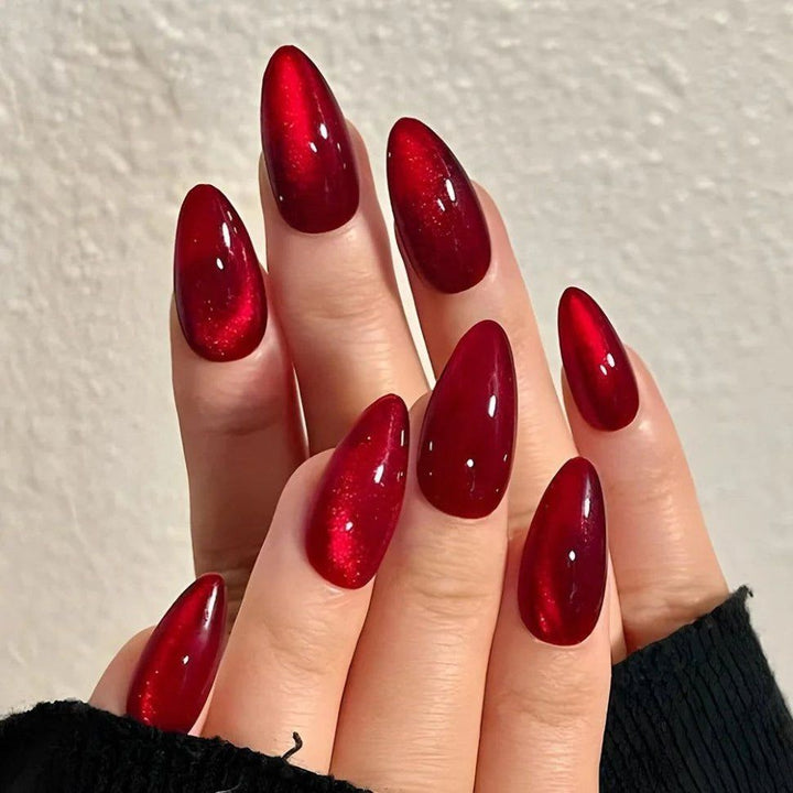 Kunstnägel mit Polka-Dots Karnz