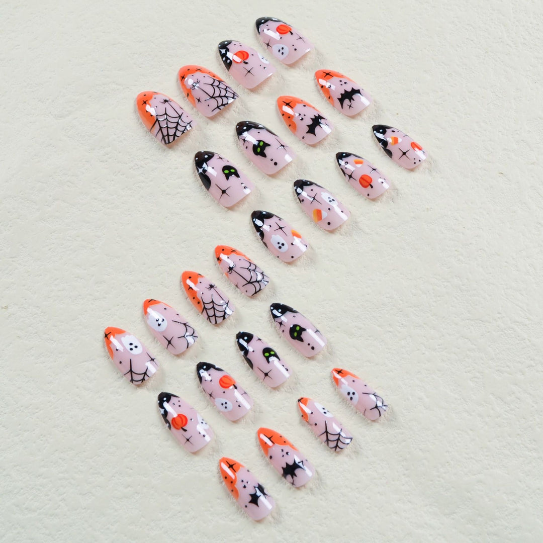 Halloween Kunstnagelset mit gruseligen Motiven und detailreichen Verzierungen Karnz